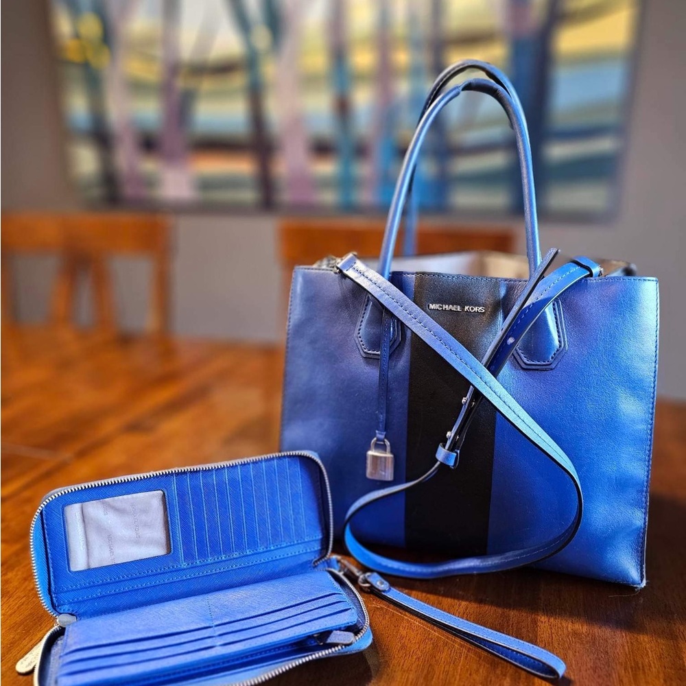 Authentic Michael Kors Structured Handbag And Clu… - image 7